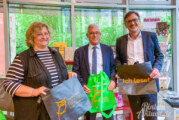 Beim Tag der offenen Eulenburg: Stadtbücherei Rinteln stellt neue Büchertaschen vor