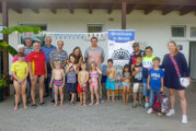 Schwimmkurs der Stiftung für Rinteln gestartet: Stiftung stellt sich im Weserangerbad vor