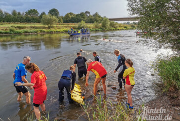 Training für den Ernstfall: Polizei, DLRG, Feuerwehr und THW üben Rettung aus der Weser