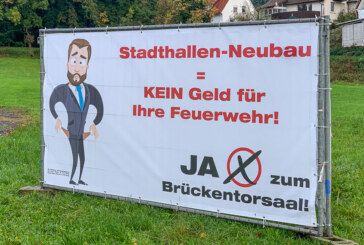 Zur Bürgerabstimmung: Initiative „Pro Brückentor“ stellt Banner auf