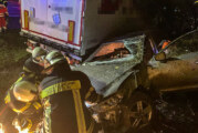 Feuerwehr Rinteln im Einsatz auf der A2: LKW kollidiert mit verunfalltem Mazda
