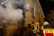 Feuerwehreinsatz in Veltheim: Mehrere Verletzte, Personenrettung über Drehleiter