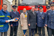 Feuerwehr Steinbergen nimmt neues Katastrophenschutz-Fahrzeug für den Landkreis Schaumburg entgegen