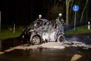 Veltheim: Feuerwehr löscht brennenden Smart