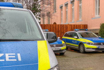 Unfall am Steinanger: Polizei sucht Besitzer des beschädigten Autos