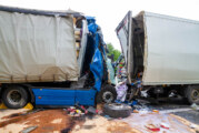 Schwerer Unfall auf A2 zwischen Bad Eilsen und Veltheim: LKW fährt auf Stauende auf