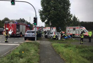 Bei Rot über die Ampel gefahren: Drei Verletzte bei Verkehrsunfall
