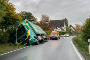 Dankerser Straße: LKW in Graben gerutscht