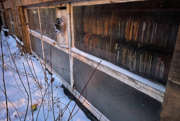 „Fenster im Zustand der Zersetzung“: Kirstan (WGS) listet bauliche Mängel an Verwaltungsgebäude auf