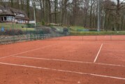 Saisonvorbereitung beim Tennisverein Rot-Weiß Rinteln: „Ziegelrot“ aufgebracht