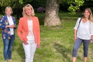 Mit Katja Keul und Marja-Liisa Völlers: Bürgermeisterkandidatin Andrea Lange besucht IGS und Burghof-Klinik
