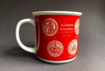 Rinteln: Museum Eulenburg stellt zum Jubiläumsjahr der Academia Ernestina Kaffeebecher mit Universitätslogo vor