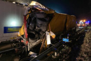 Schwerer Unfall auf A2 bei Veltheim: LKW-Fahrer verstorben