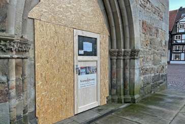 Kirchenportal in Kur: Tür von St. Nikolai wird restauriert