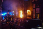 Brandstiftung in der Bäckerstraße: Polizei sucht Zeugenhinweise, Bilder und Videos