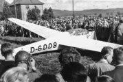 Erster Segelflugzeugstart vor 70 Jahren in Rinteln: Startplatz und Taufe in den Weserwiesen