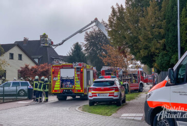Rintelner Feuerwehren rücken zu Dachstuhlbrand-Alarm in die Drift aus