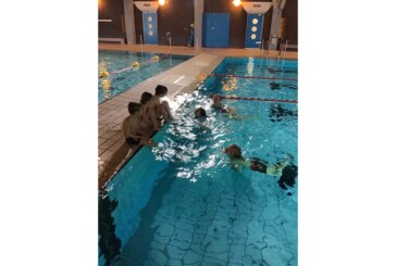 Kita „Zum Gänseblümchen“ nimmt an Wassergewöhnungskurs im Rintelner Hallenbad teil