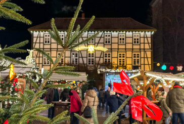 Traktoren und Vereinigte Chöre: Volles Programm am Weihnachtsmarkt-Samstag in Rinteln