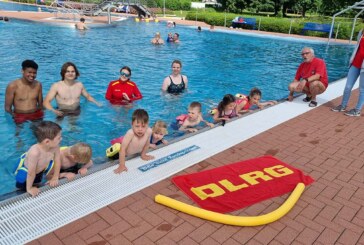 Für Kinder und Erwachsene: DLRG Rinteln veranstaltet Schwimmabzeichentag im Freibad