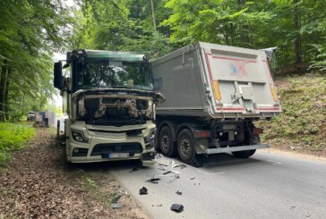 Unfall in Möllenbeck: Zwei LKW kollidieren