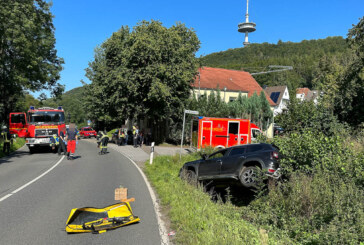 Unfall in Porta Westfalica: Auto landet im Straßengraben