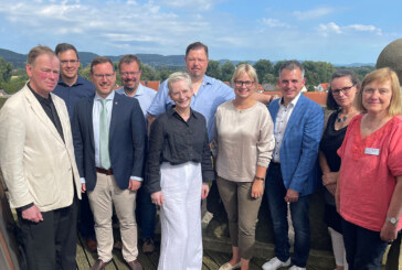 Förderung zur Sanierung des Rintelner St. Nikolai Kirchturms: Bundestagsabgeordnete Völlers zu Gast