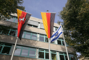 Rinteln hisst Israel-Flagge am Rathaus / Ernestinum schreibt an Schüler, Eltern und Lehrer