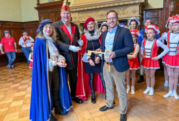 Ab jetzt regieren die Narren im Rathaus: Rintelner Carnevalsverein eröffnet neue Session