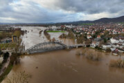 Rinteln: Weser-Hochwasser steigt auf 6,64 Meter / Weihnachtsmarkt ist beendet