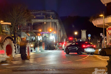Bauernproteste in Rinteln und Schaumburg mit Traktoren rund um die Weserbrücke