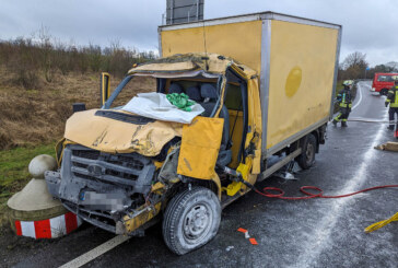 Schwerer Unfall mit Transporter und Gefahrgut-LKW auf der A2