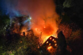 Feuerwehr im Einsatz: Haus im Wald bei Porta Westfalica brennt nieder